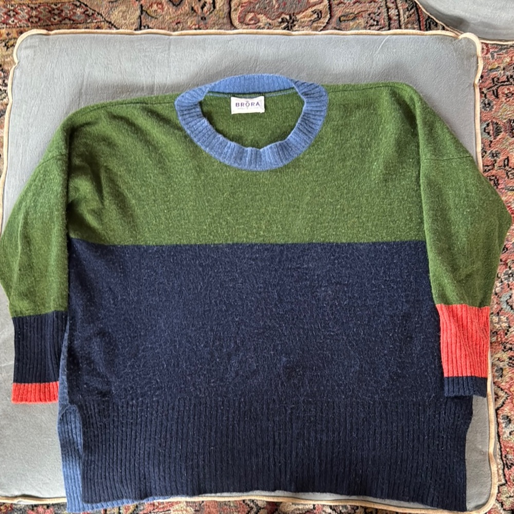 Brora 100% Women’s Cashmere Green and Navy Sweater, size M/L
